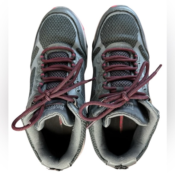 SOLD ❤️ Go Trail Water Repellent Gray and Red Trail Hiking Sneakers, Mens 7.5 - Picture 5 of 10